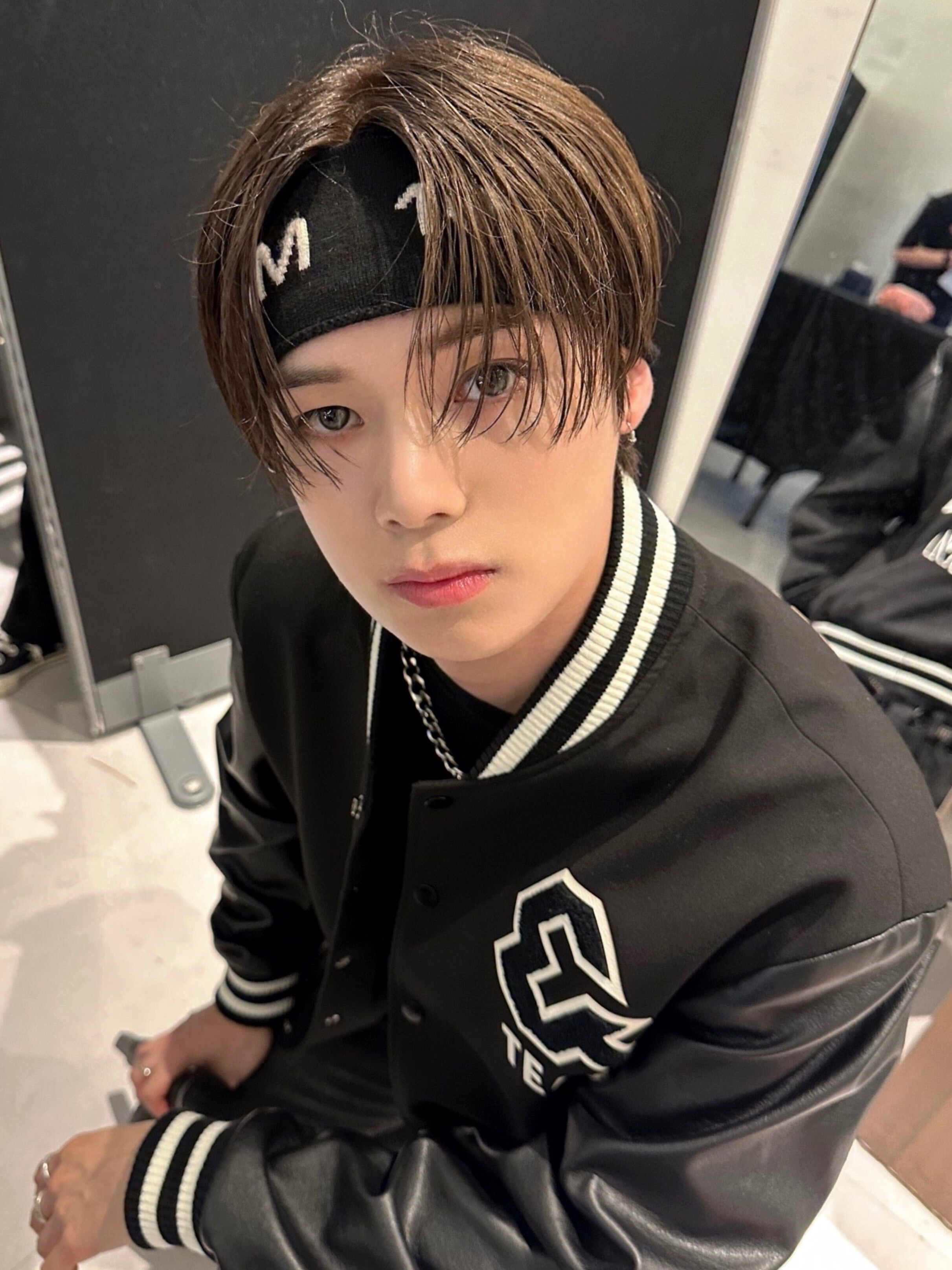 &TEAMコミュニティの投稿 - ヘアバンドシリーズ🤍🖤 헤어밴드
