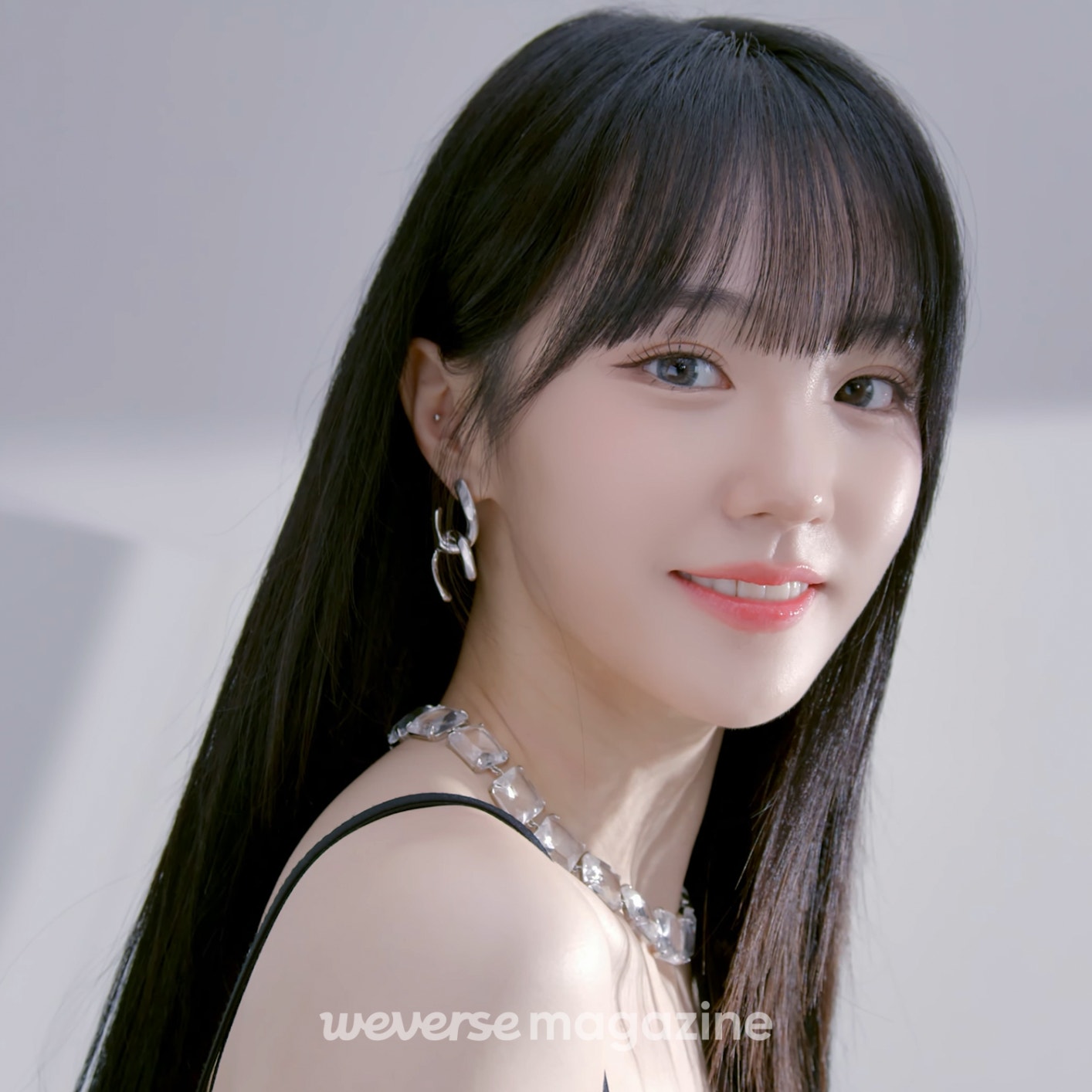 Weverse WOOAH Image - [Magazine] Dance is NANA’s secret weapon