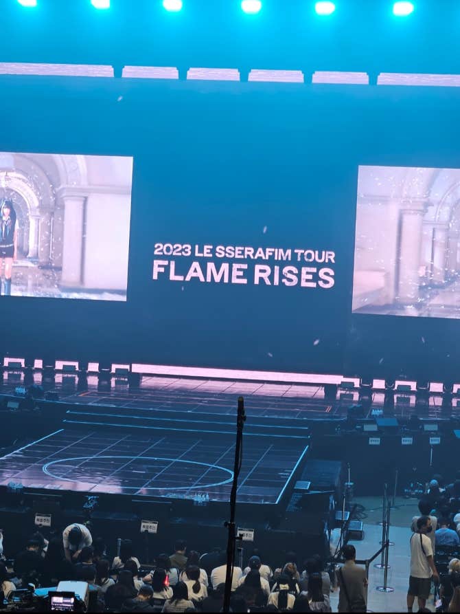 LE SSERAFIM Community Posts - #FLAME_RISES_With_FEARNOT 스무 살 될 때까지 콘서트 ...