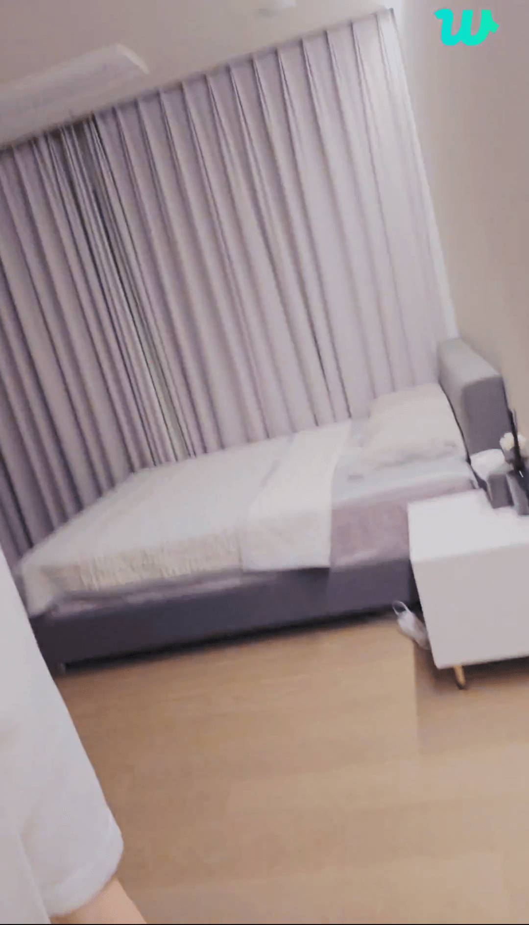 BTS Community Posts ジミンちゃんお家公開してくれた ほぼほぼ天井だったけど ベッドルーム見ちゃった💜💜 カワイイジミン