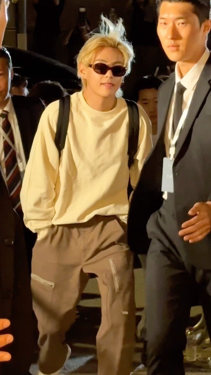 BTS Community Post - O V tava todo animando dançando no evento,gostei ...