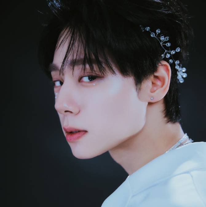 Most recent profile image for ONEUS HWAN WOONG