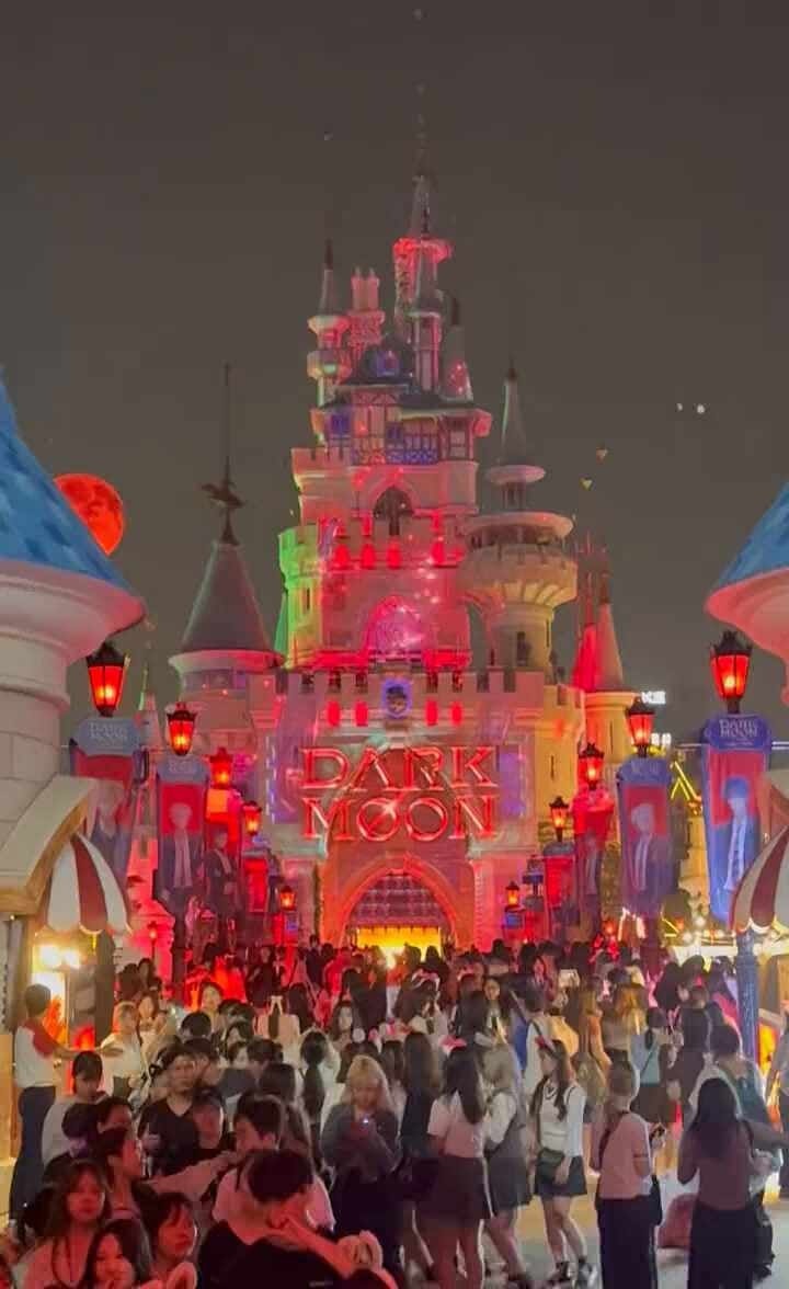 ENHYPEN Community Posts - DARK MOON AT LOTTE WORLD TONIGHT 😭😭😭😭🤧 I WISH ...