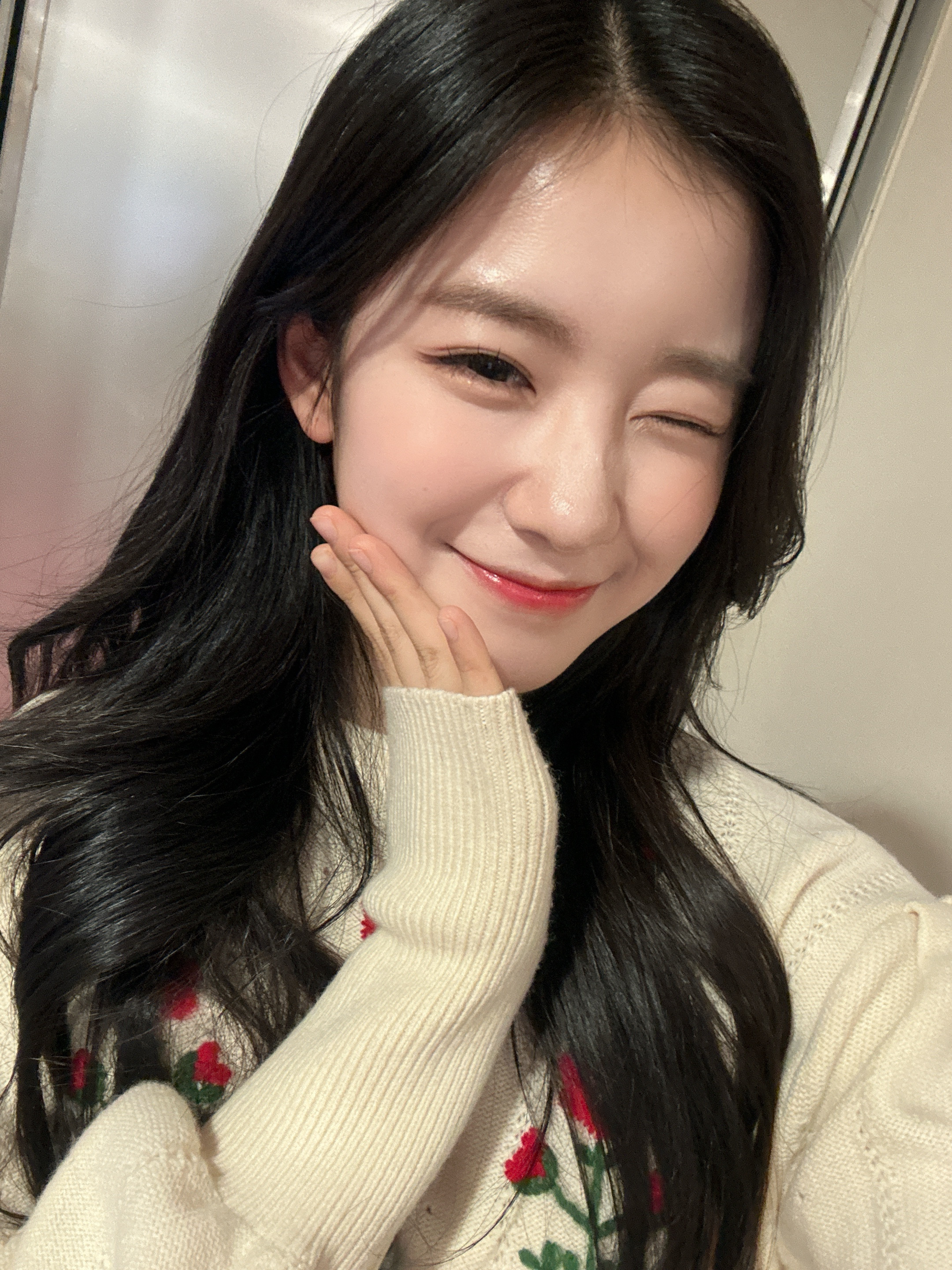 WOOAHコミュニティの投稿 - 와우가 잘 잤으면 좋겠어 💟🧚 - ウヨン