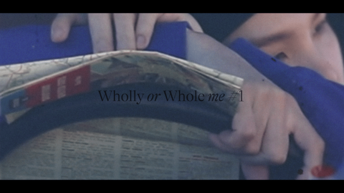Whole me. Шуга БТС 2022. Wholly or whole me Шуга. Suga BTS 2023. Suga БТС аэропорт 2022.