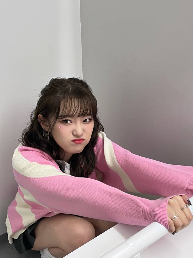 Weeekly Community Posts - MZ 감성.......💕🤓😎✨ - 먼데이 Weeekly Community Posts - Mz 감성.......💕🤓😎✨ - 먼데이
