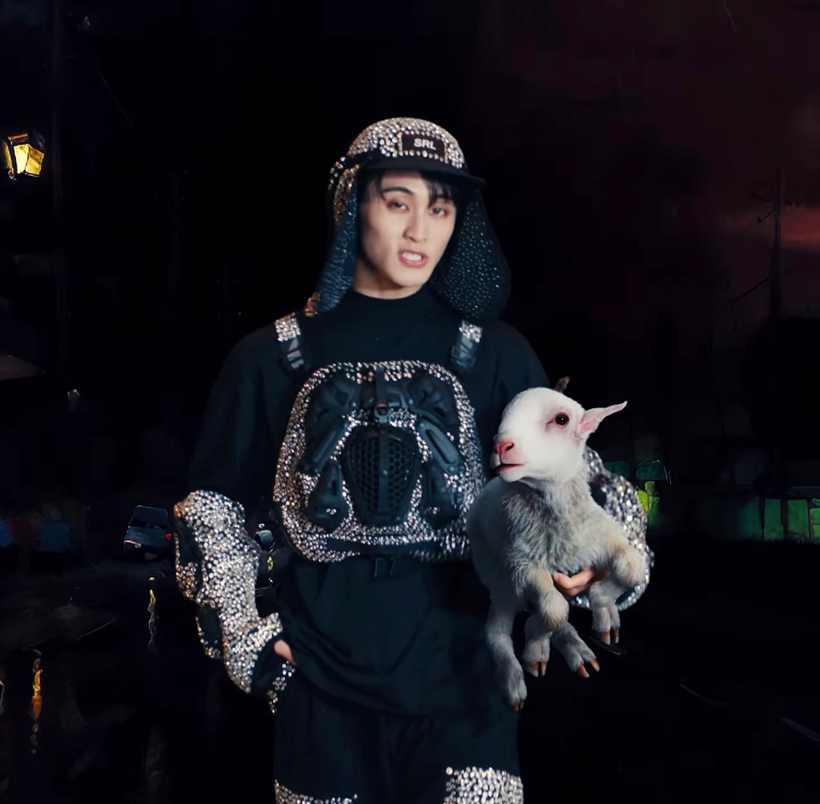 NCT 127社区帖子- mark with his goat legendary