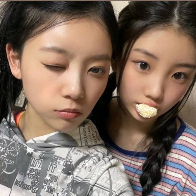 ILLIT Community Posts - Mohee my favourite friendship 🌼🤍 #moka #wonhee