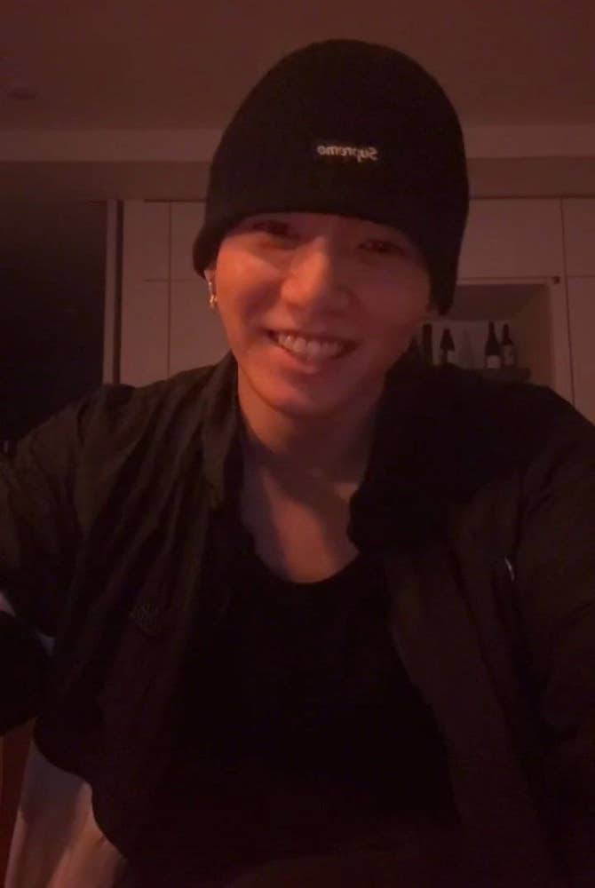 BTS Community Posts - Перевод трансляции нашего золотого маннэ Чонгука ...