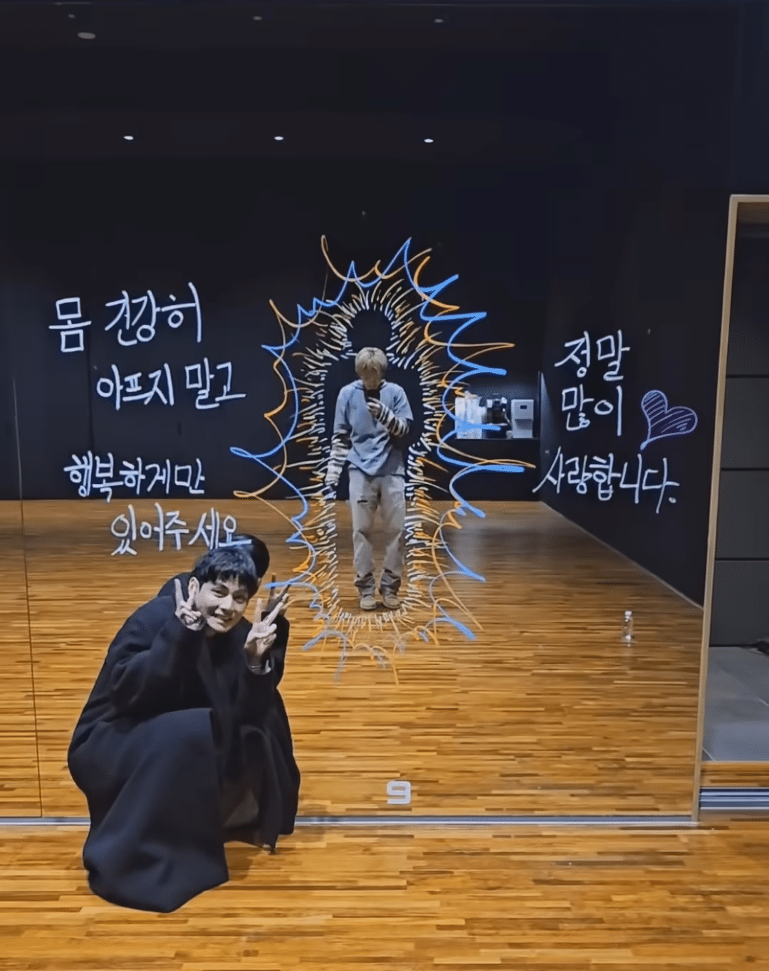 BTS Community Post テテ🐻とジミンちゃん🐥 とっても楽しい映像 ありがとう 💜 このジミンちゃん、 めっちゃ テテの保護