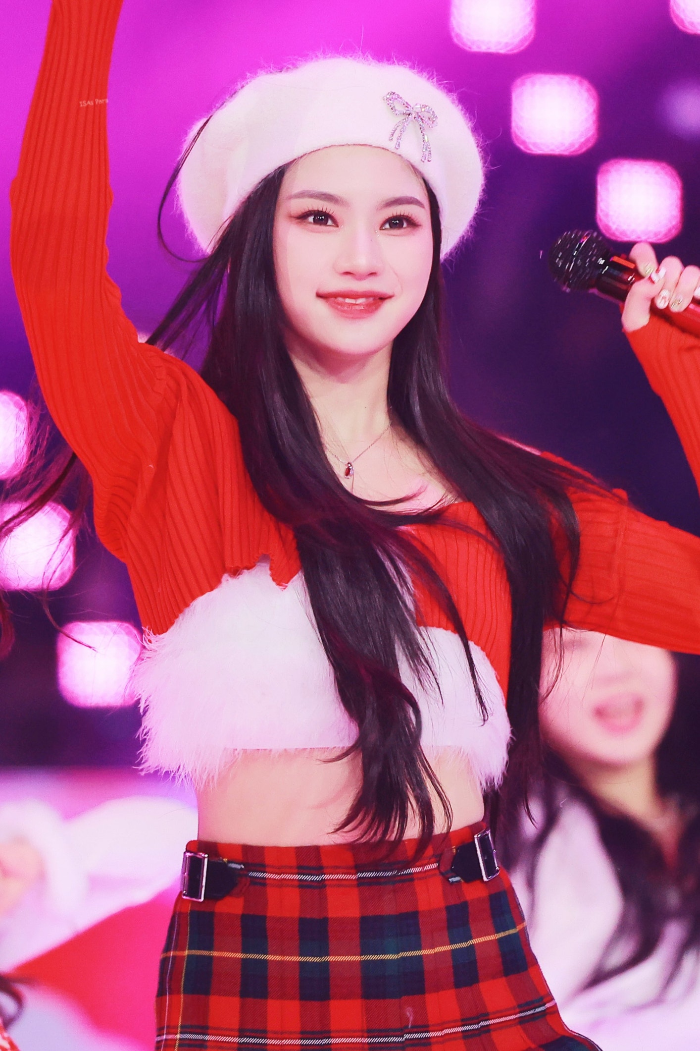 STAYC Community Post - ISA는 공연 내내 너무 행복해요..!! 💙☺ 노고에 감사드립니다.!! 🥺 ...