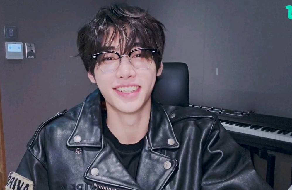 ENHYPENコミュニティの投稿 - I falling for his smile🥹 I love you