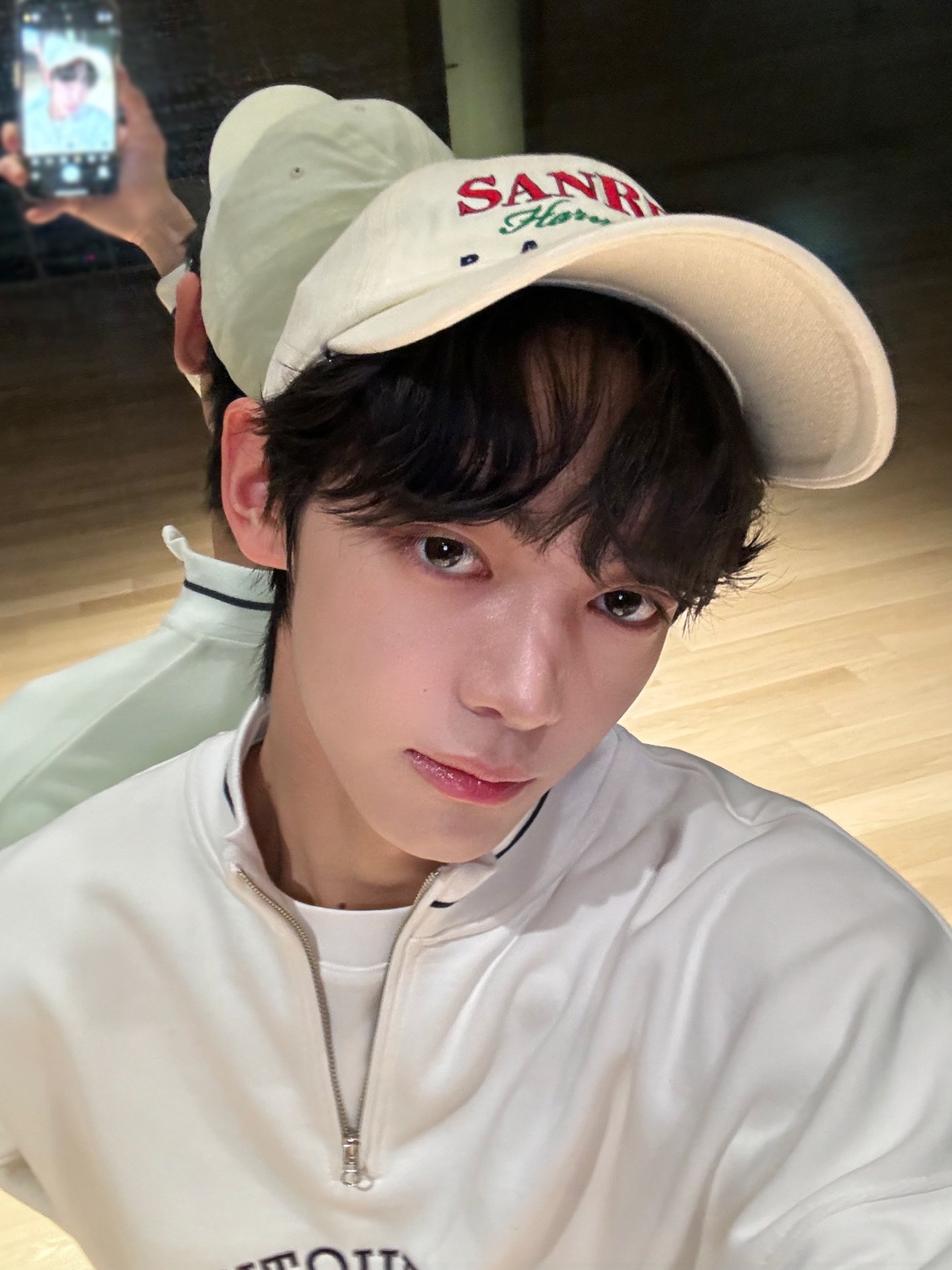 TWS Community Posts - 42 여러분, 이 옷의 셀카를 보고 싶다고 들었어요🤳, 사진첩에서 당시 찍은 사진을