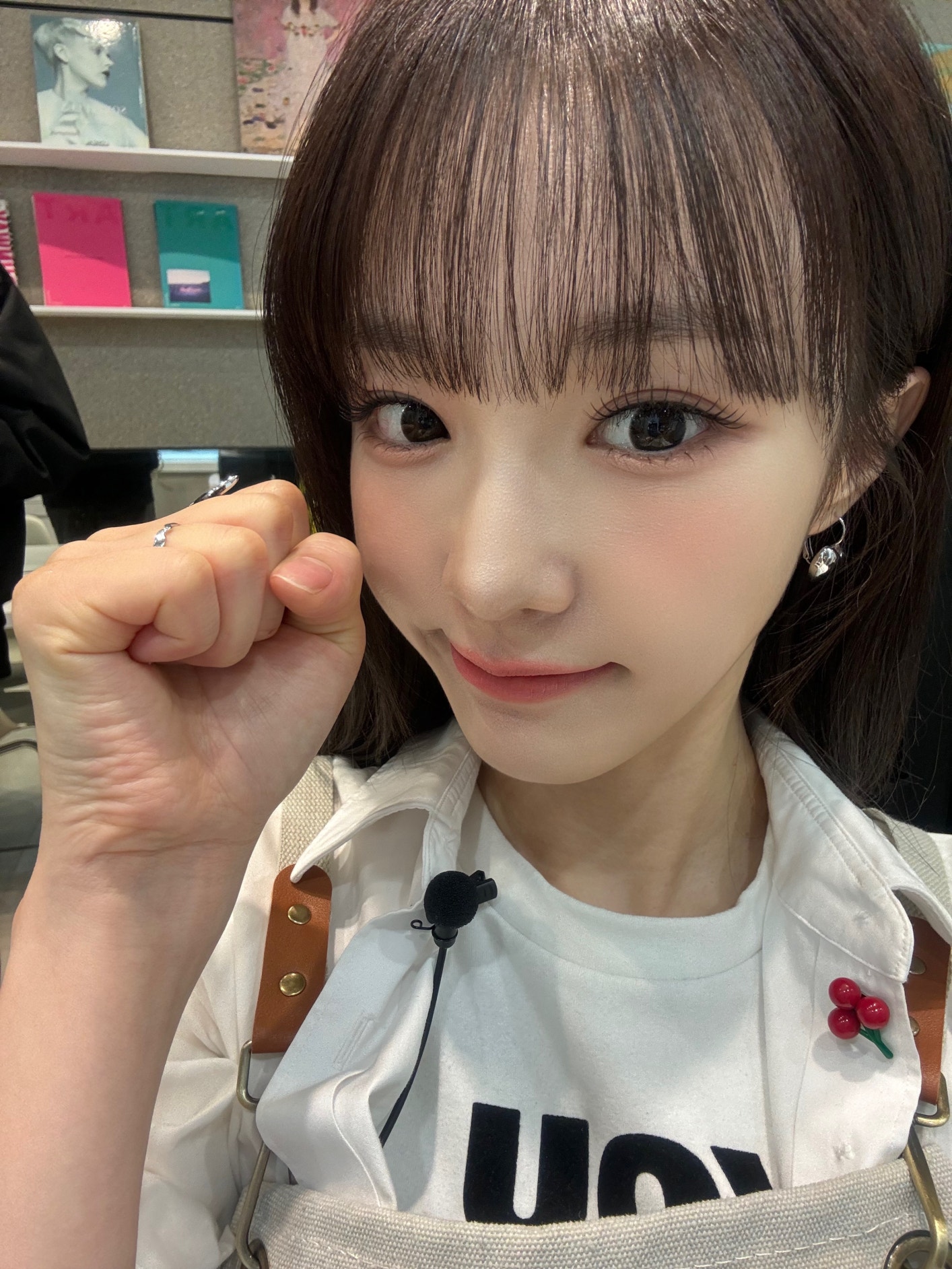 사장님 덕분에 따뜻한 마음으로 잘 마쳤습니닷 (수건 개기 왕⭐️ - 나나 WOOAH 커뮤니티 포스트 - 열매니저🍒(헤어샵 편)처음 경험 해보는