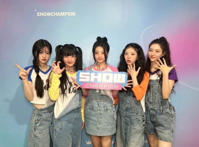 ILLIT Community Post - Happy 1 month of being debuted idols ILLIT