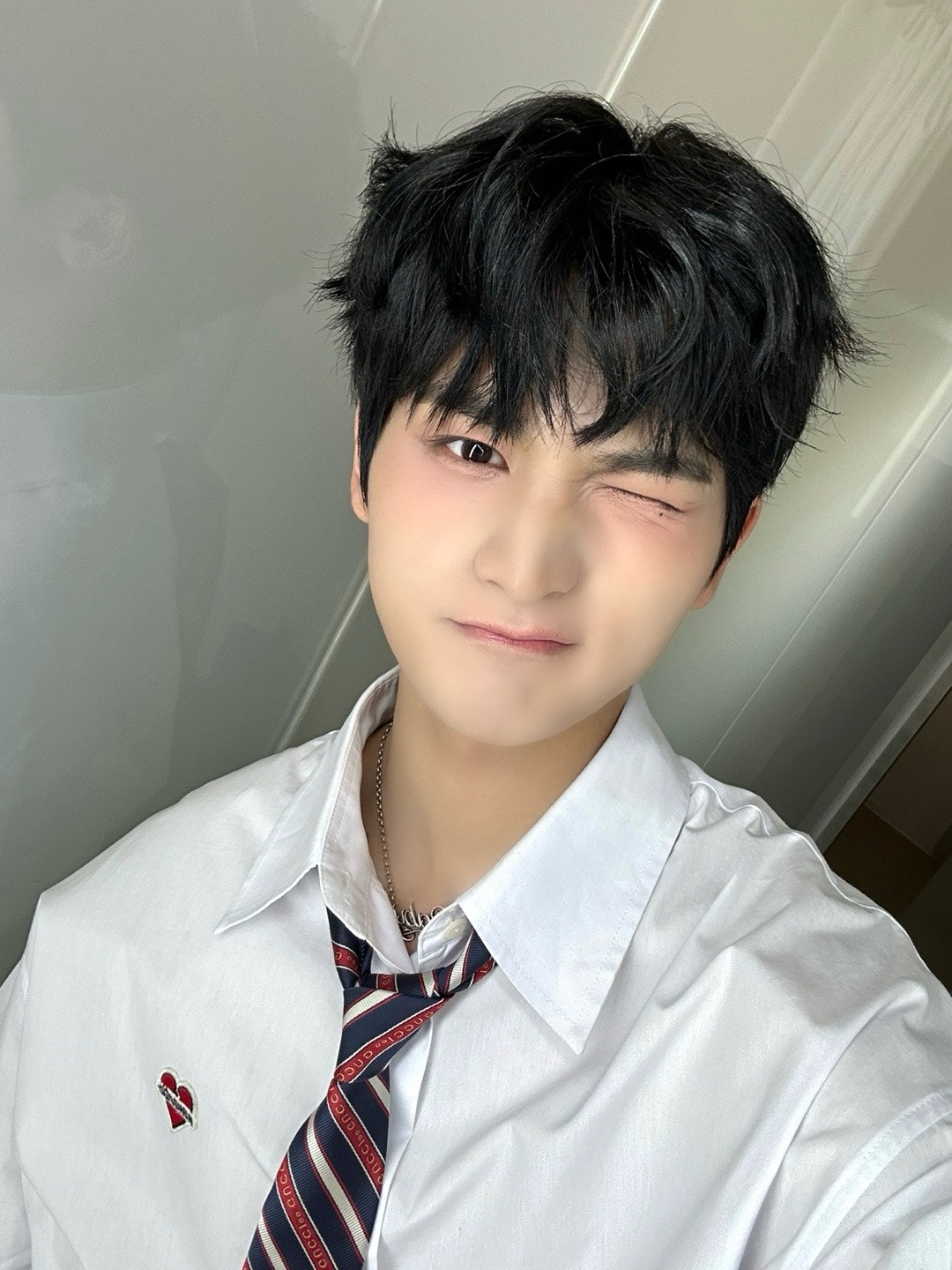 NOWADAYS 커뮤니티 포스트 - 안녕 여러분 오늘 하루도 잘 보냈나요?? 저는 여러분들 생각하느라 하루가 다 지나버렸네요 ㅎㅎ ❤ 오늘도... 