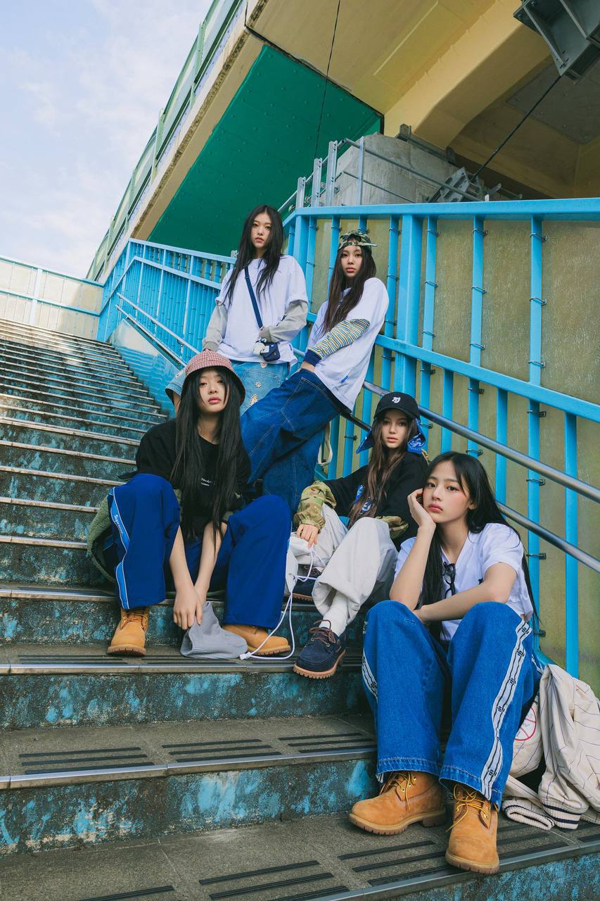 NewJeans Community Post - NewJeans presented a concept photo in