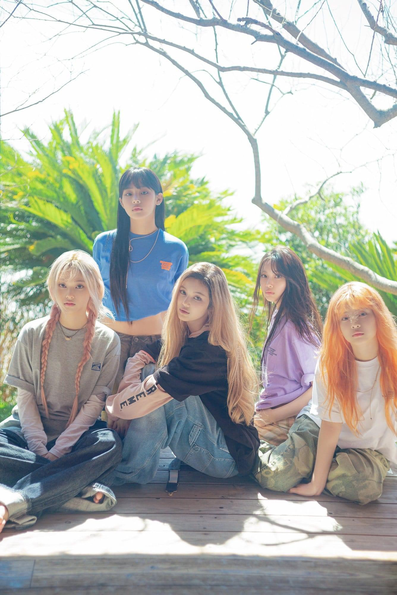 NewJeans Community Post - Their group pics are always stunning