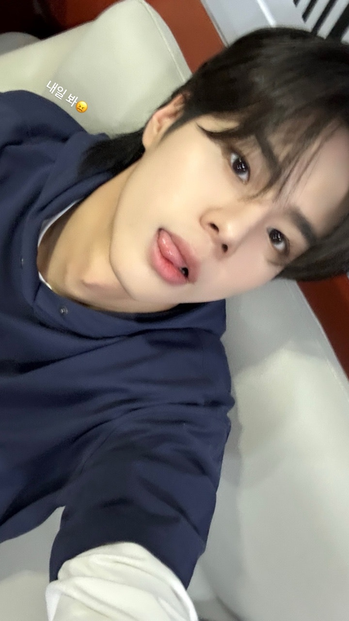 82MAJOR 커뮤니티 모먼트 - 내일 봐😖