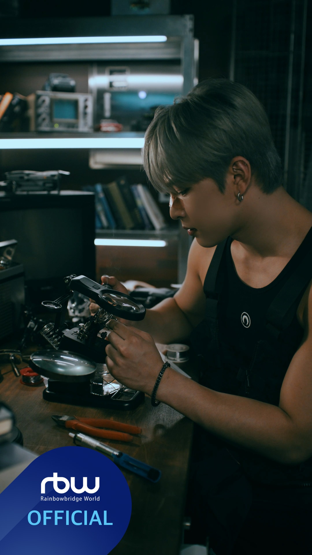 위버스 ONEUS Media - 원어스(ONEUS) Now (Original by Fin.K.L) PROFILE CLIP 이도 (LEE DO) 위버스 ONEUS Media - 원어스... 