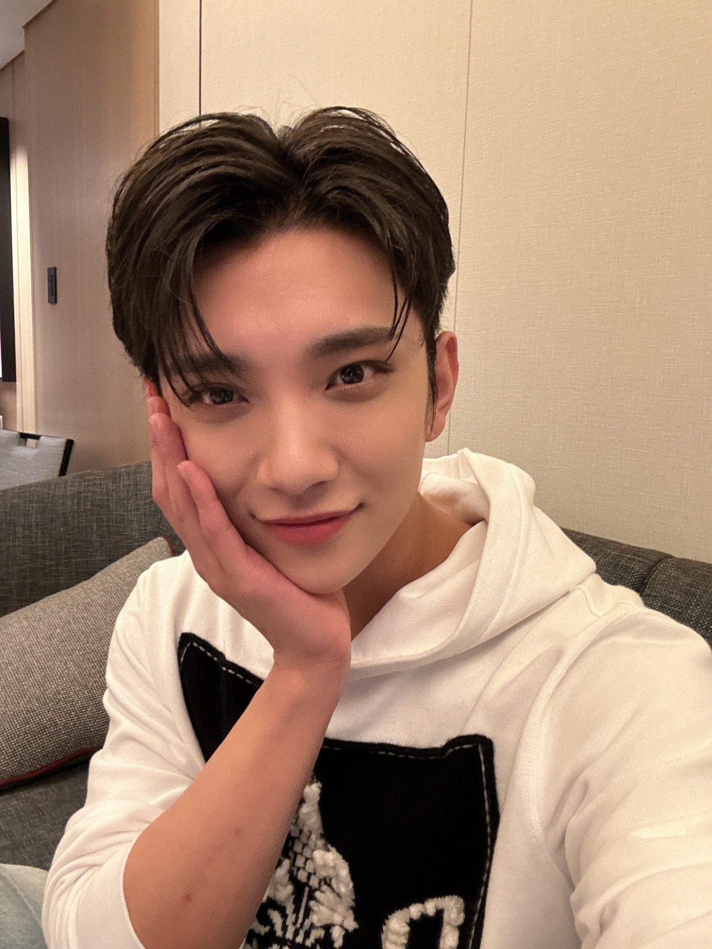계속 계속 좋은 추억들을 만들어가요 ❤️ 고마워요 캐럿들! 사랑해요 >< - 조슈아 SEVENTEEN 커뮤니티 포스트 - 캐럿들 벌써 9주년이네요 >< 9살