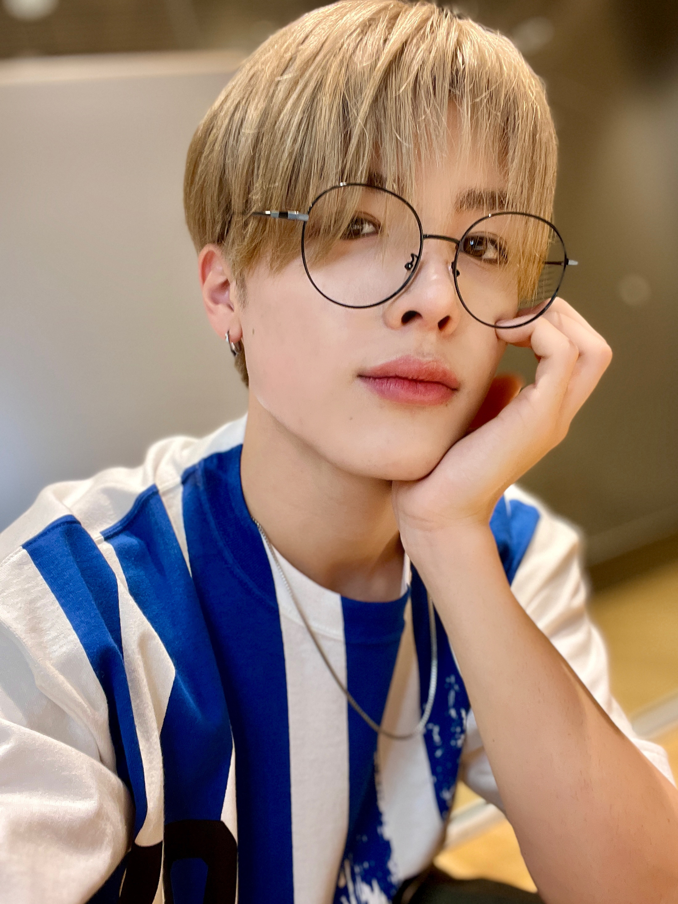 &TEAM 커뮤니티 포스트 - 🤓or🥰 - MAKI