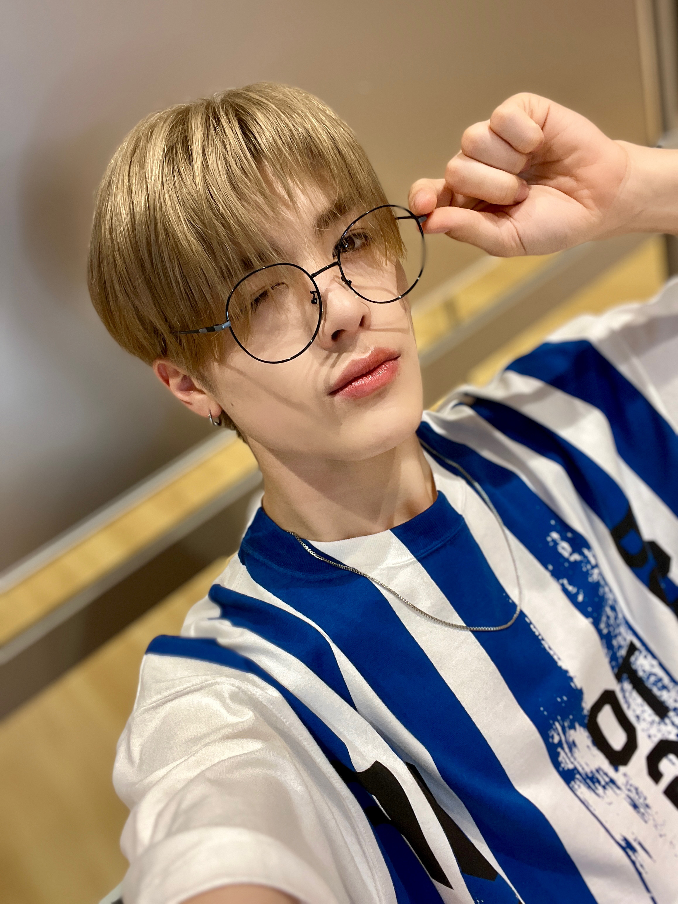 &TEAM 커뮤니티 포스트 - 🤓or🥰 - MAKI