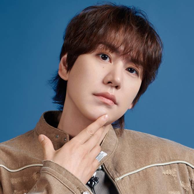 Most recent profile image for SUPER JUNIOR KYUHYUN