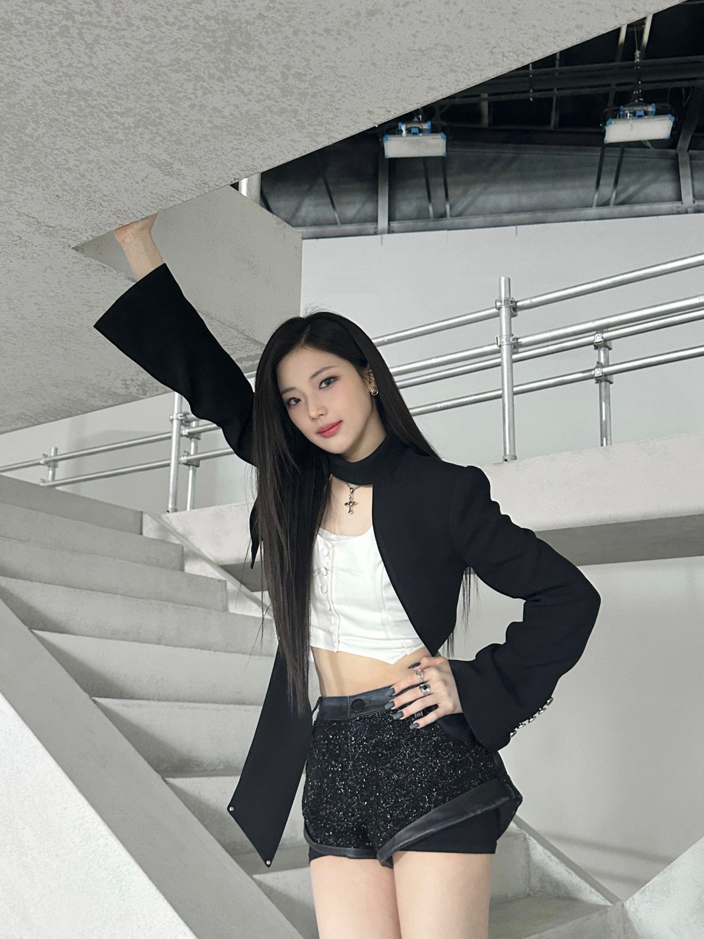 Jp Ruka BABYMONSTER社群貼文 - 다들 안녕😆🩷 오랜만이에요~!! 루카 예요 ️ 너무 너무 보고싶었어요!!🥹 내일은 드디어! M ...