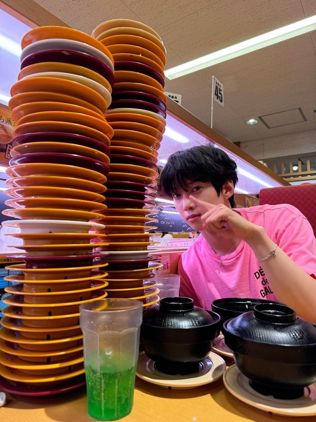 AMPERS&ONE 커뮤니티 포스트 - 스시스시데이~🍣 오늘은 연어초밥룩🍣 - 나캠든 AMPERS&ONE 커뮤니티 포스트 - 스시스시데이~🍣 오늘은... 