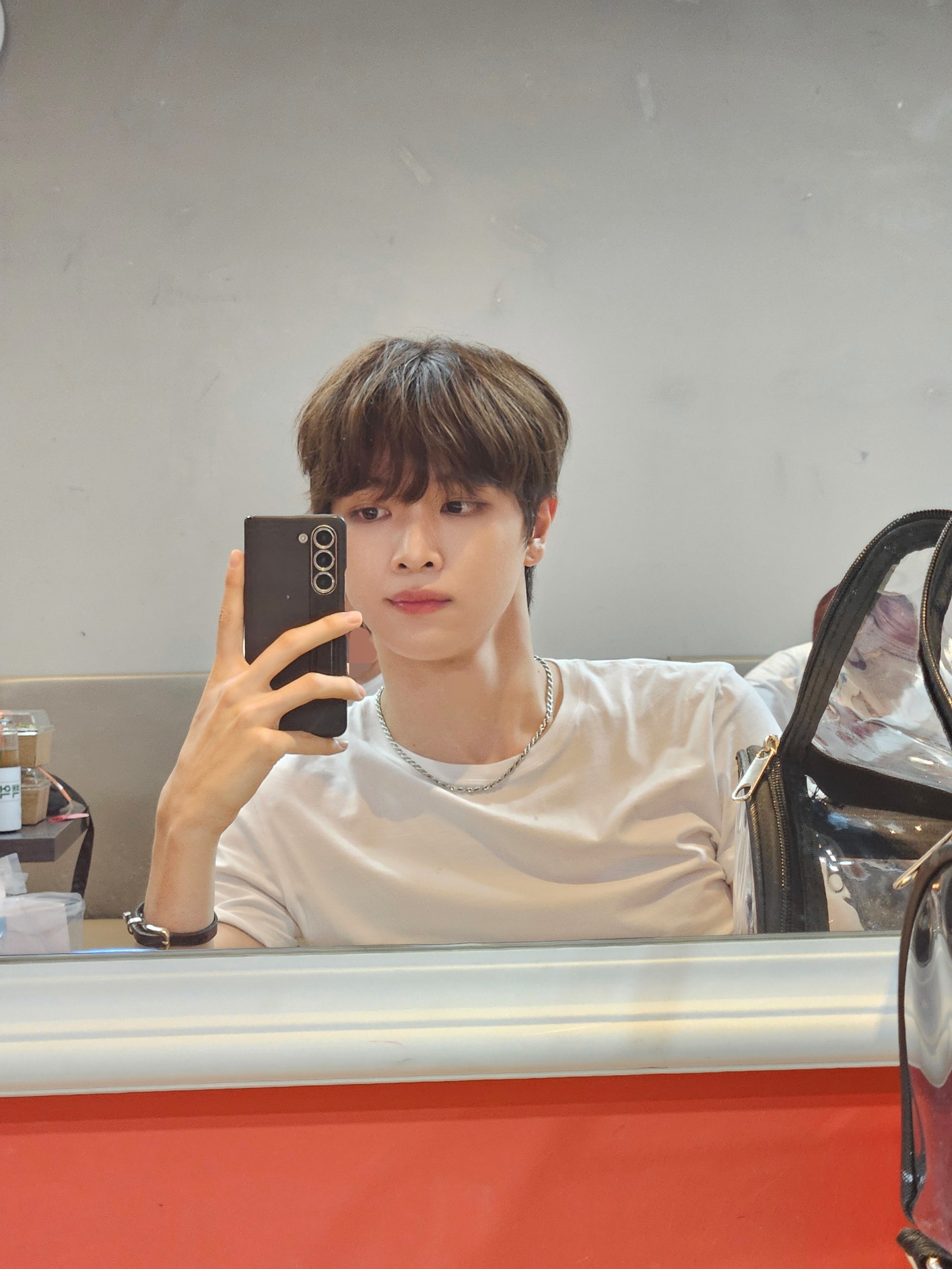 RIIZE 커뮤니티 포스트 - 브리즈 뭐해요😶🌫️ 즐거운 일요일 보내고 있나용 ㅎ 이따 인기가요에서 봐요~ - 성찬 RIIZE 커뮤니티 포스트... 
