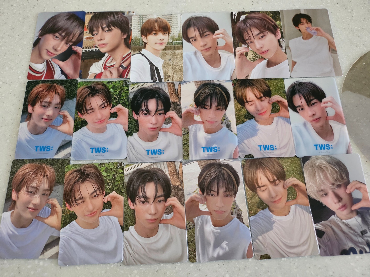 TWS Community Post - 끼약😆 나 너무 행복해!!!!!! 오늘 유가 나에게 한가득 왔어😆💙🩵 너무 좋아!! 너무 ...