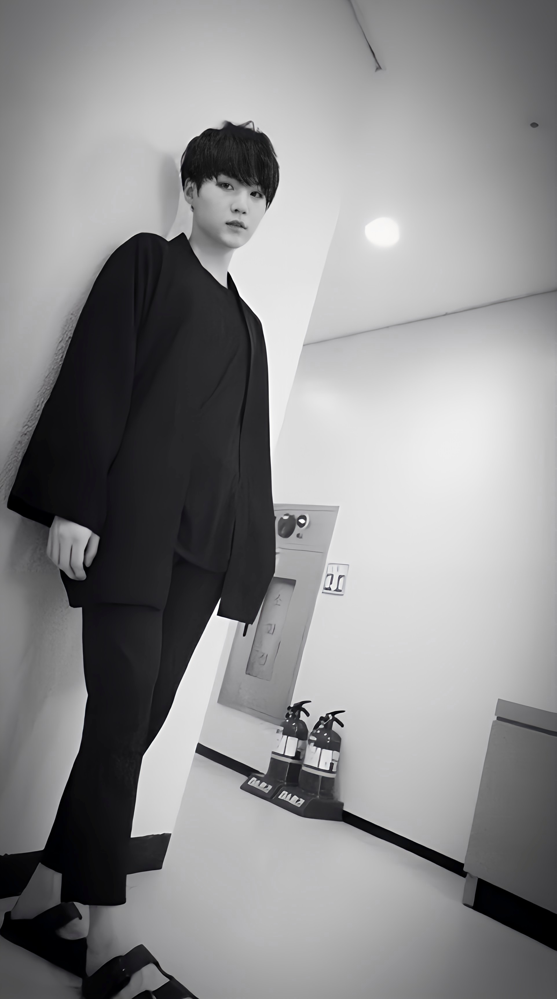 BTSコミュニティの投稿 - ユンギ〜すごい色気だなぁ💜 📷公式BIGHIT