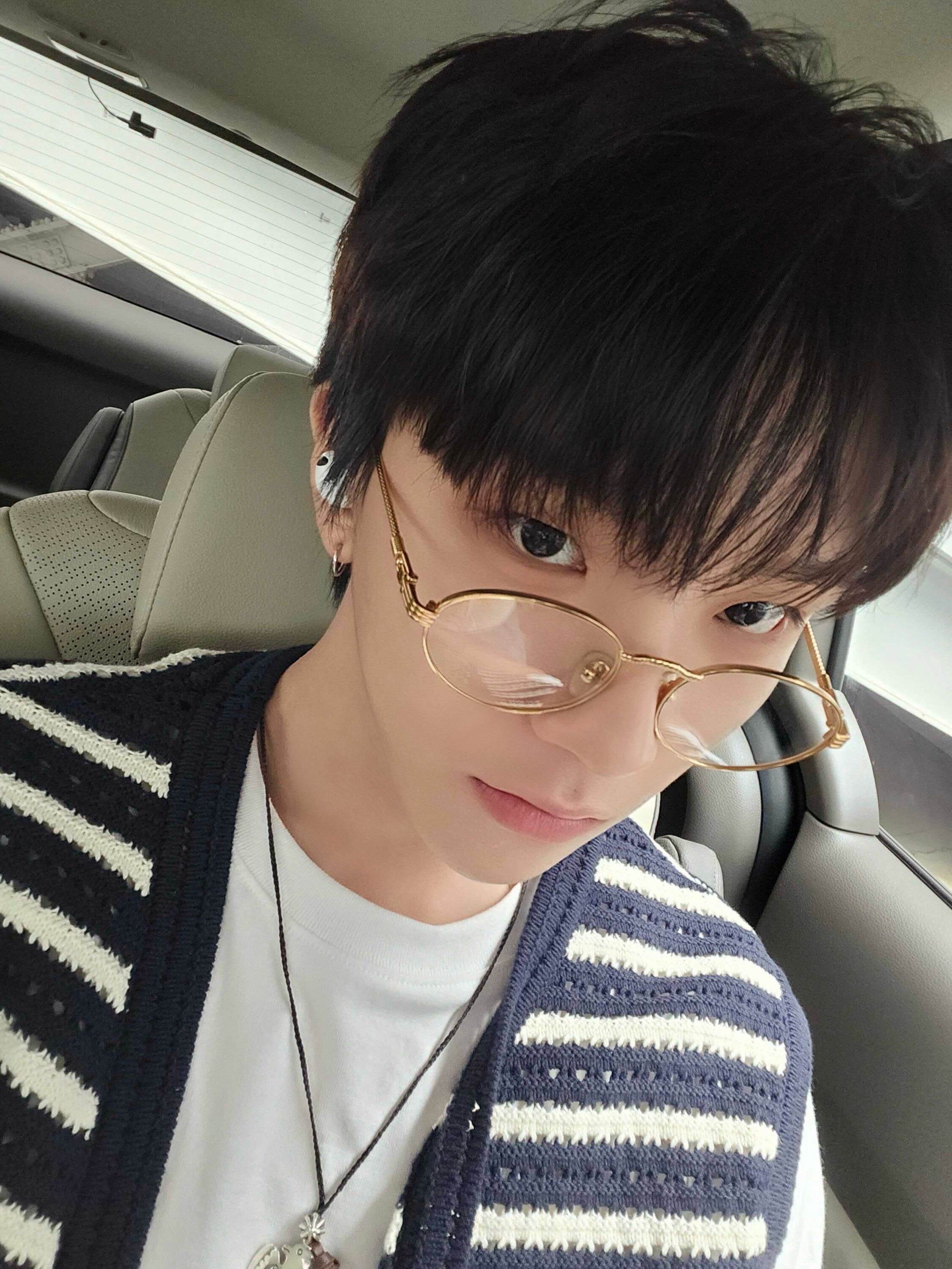BOYNEXTDOORコミュニティの投稿 - Yeah~😎 (정차 중입니다 ㅎ) - WOONHAK