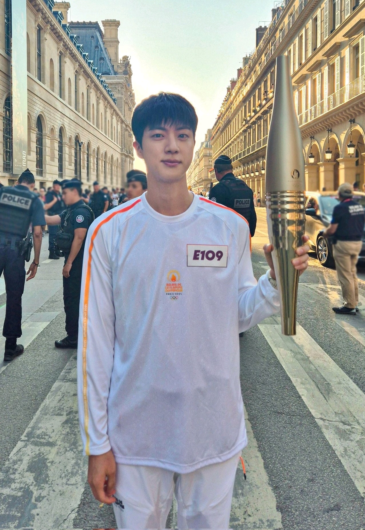 BTS Community Post - おはようございます☀☺️ JINくん 今日も宇宙一幸せでいてください🍀 いつも笑顔をありがとう🌈 ...