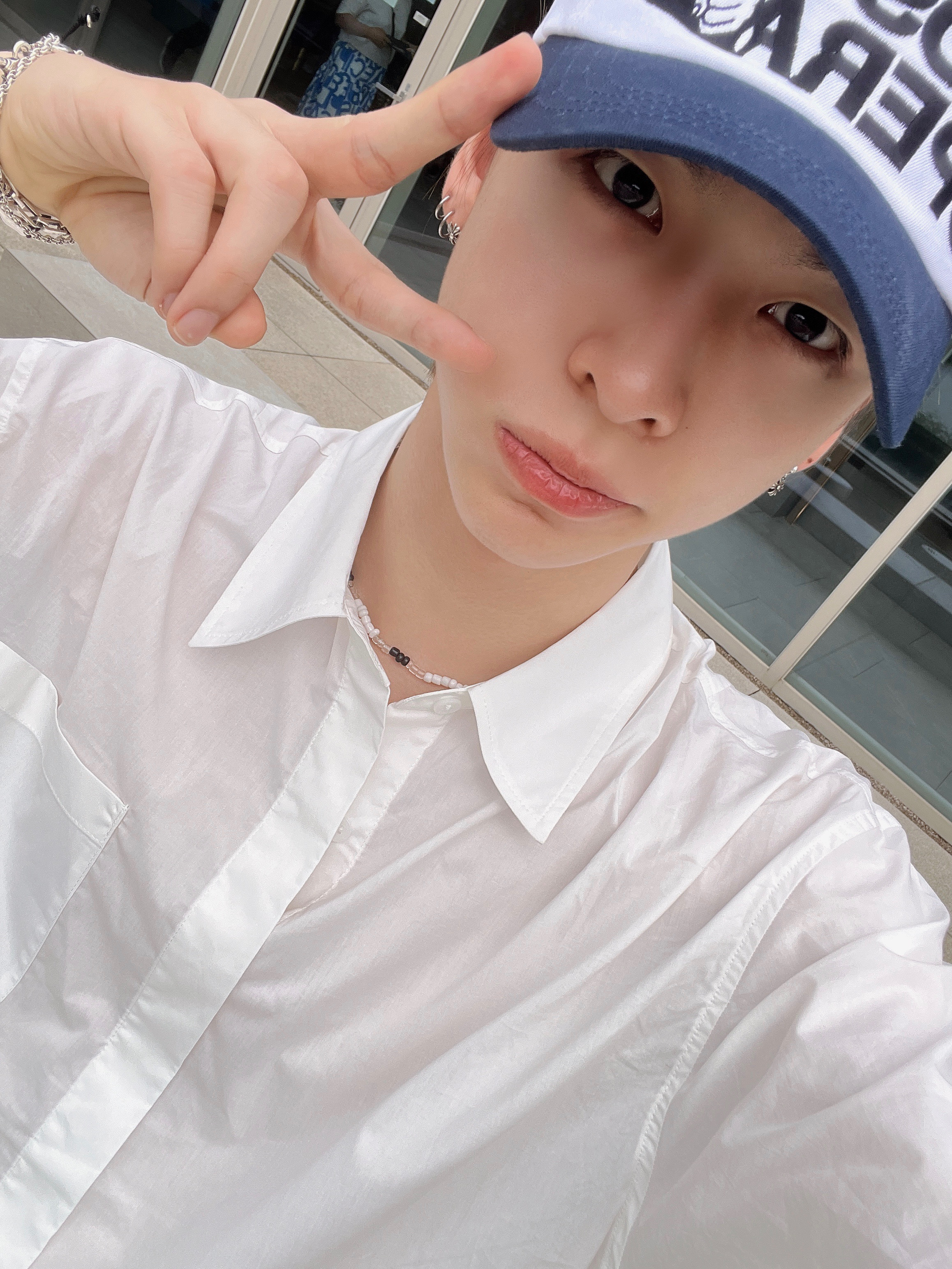 AMPERS\u0026ONE Community Post - 앤디어어어 주말은 잘 보내고 있어요?? 저는 오랜만에 할아버지 할머니댁에 와서 다  같이 맛있는 고기도 먹구 냉면도 먹구 이쁜 카페가서 디저트도 먹고 (먹느라 까먹구 사진은 못 찍었댜ㅎㅎ…) 사진도 찍어봤어요😳, image size:2316x3088