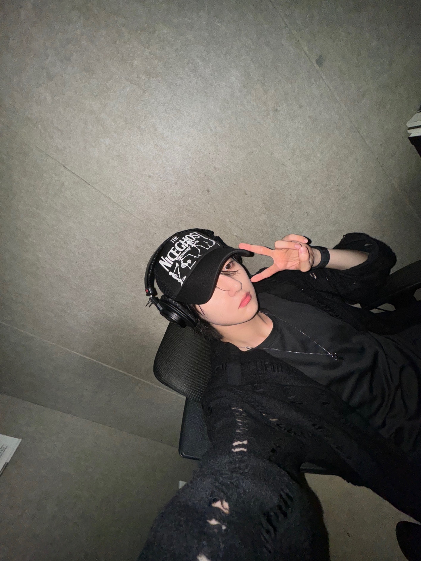 AMPERS&ONE Community Post - 오다 주웠다🎁 - SEUNGMO