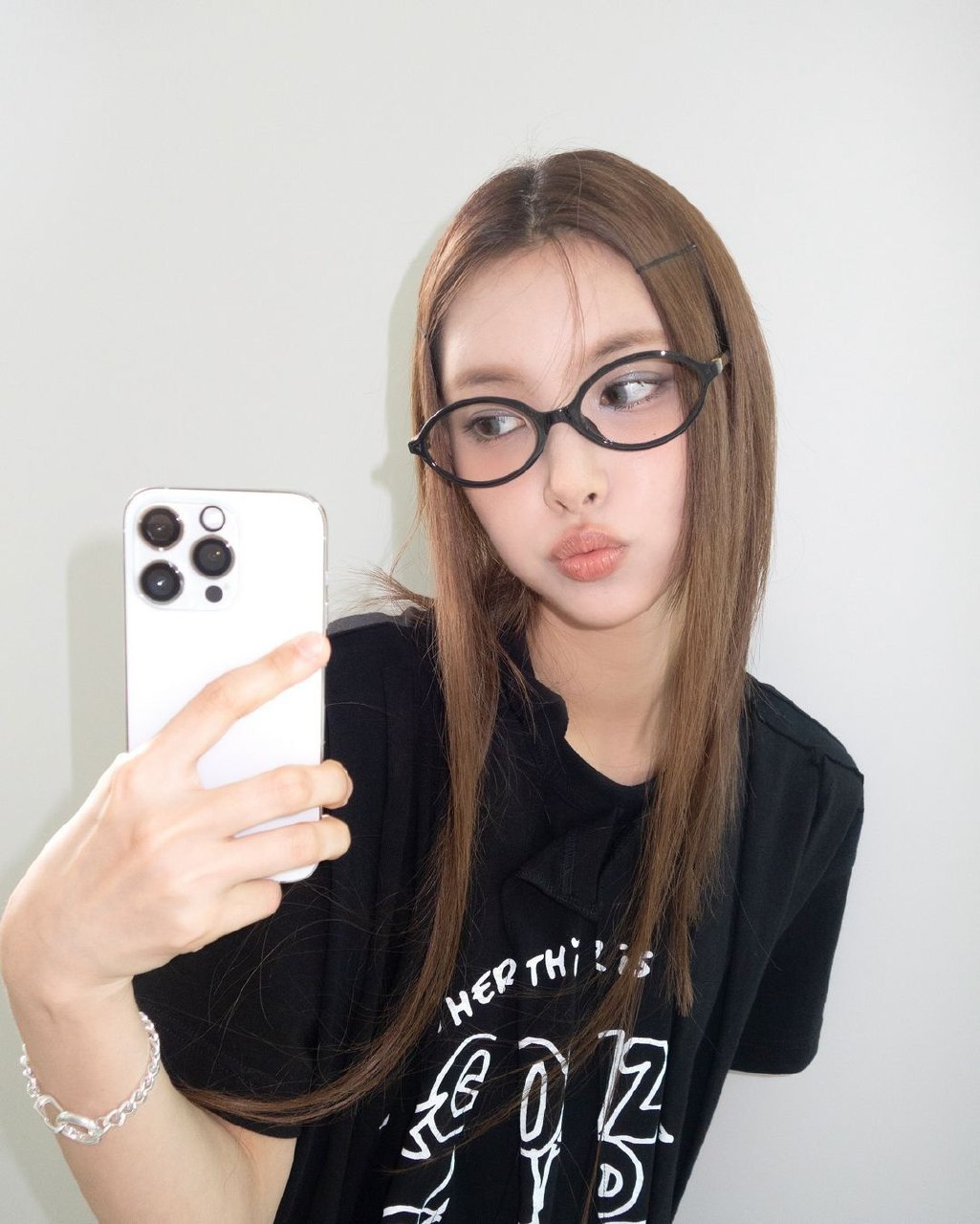 ILLIT Community Post - girl crush noh yunah? #yunah #swtmnj