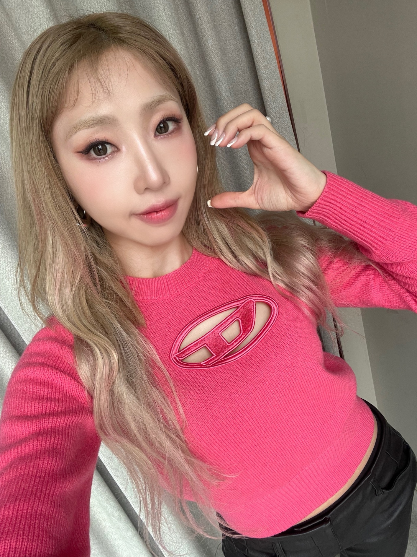MINZY 커뮤니티 포스트 - 받아라아앗 볼하트🩷🩷🩷 내귀에 띵곡 부활선배님들의 아름다운 사실 커버 들으러 가유!! 스밍스밍... 