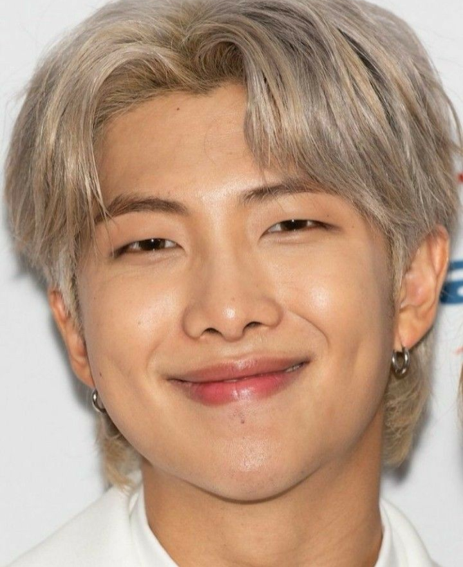 BTS Community Posts - 🎵🎶🎙️🎵RM💜Very handsome RM💜🎙️🎶🎵