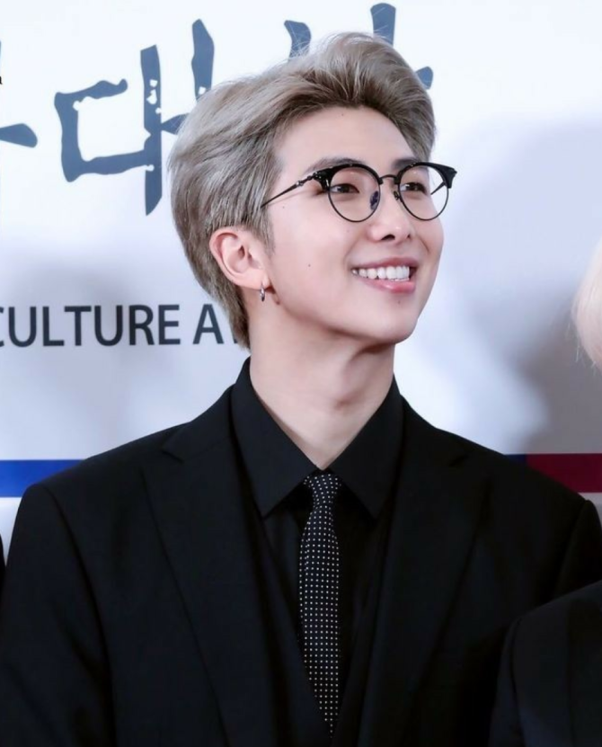 BTS Community Posts - 🎵🎶🎙️🎵RM💜Very handsome RM💜🎙️🎶🎵