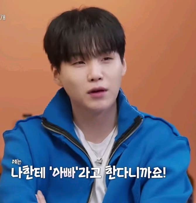BTS Community Post - 윤기 윤기 너무 귀여워💜 너무 보고 싶다. 다른 멤버들 입대 전에 아미들한테 이것 저것 ...