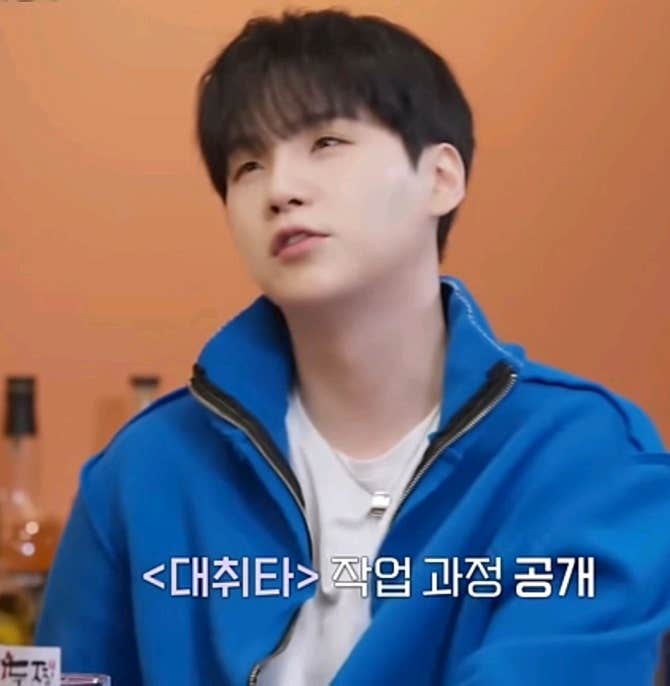 BTS Community Post - 윤기 윤기 너무 귀여워💜 너무 보고 싶다. 다른 멤버들 입대 전에 아미들한테 이것 저것 ...