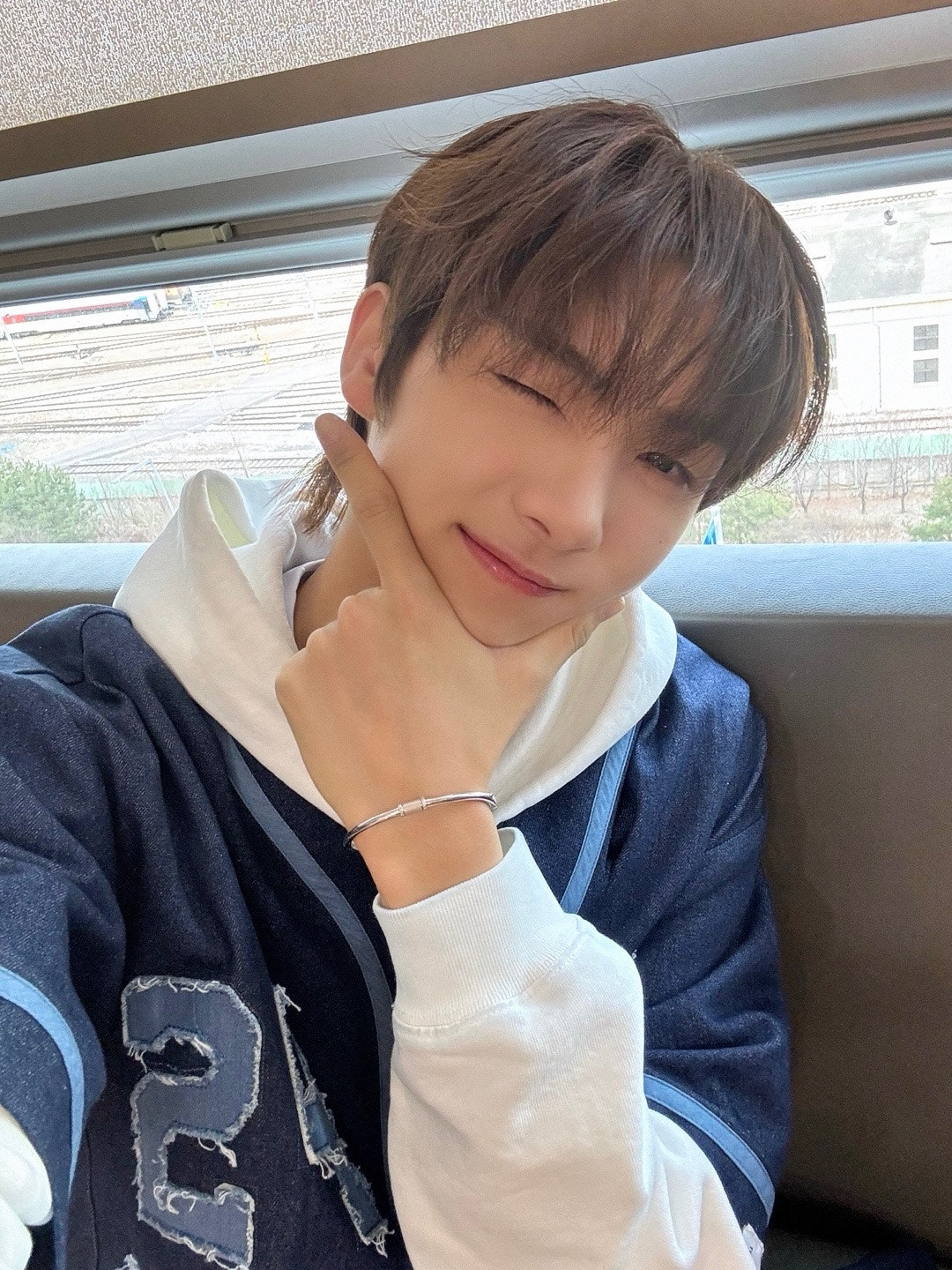 TWS Community Posts - 여러분 오늘도 고생많으셨어요!! 저는 이만 자렵니다☺️☺️ 굿나잇👋👋 ️ - YOUNGJAE