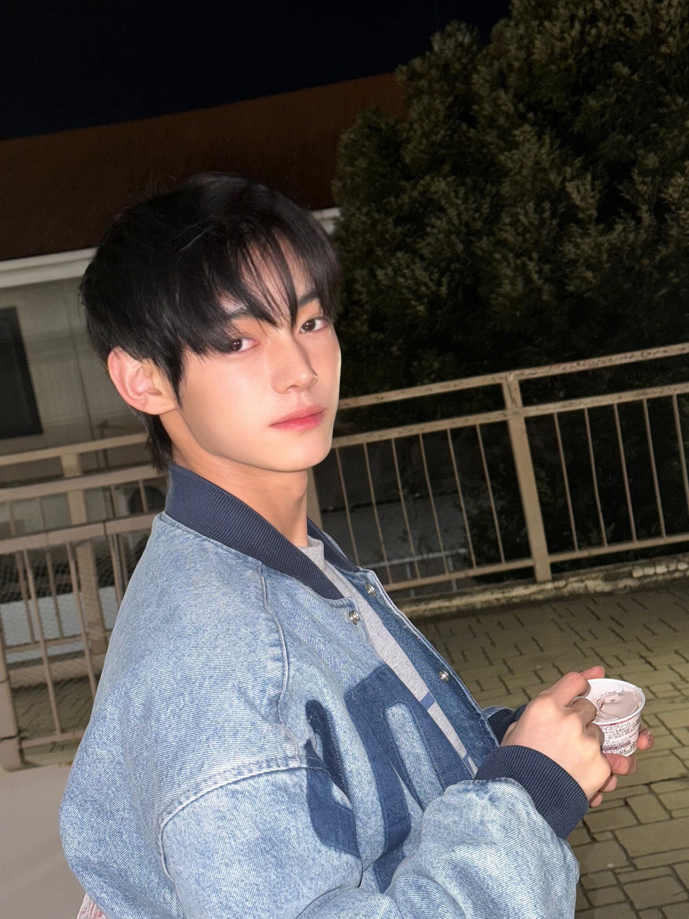 TWS Community Posts - 여러분 오늘 어떻게 보내셨나요? 오늘 저 멤버들이랑 재밌는 일 많이 했고 맛있는 음식도 ...