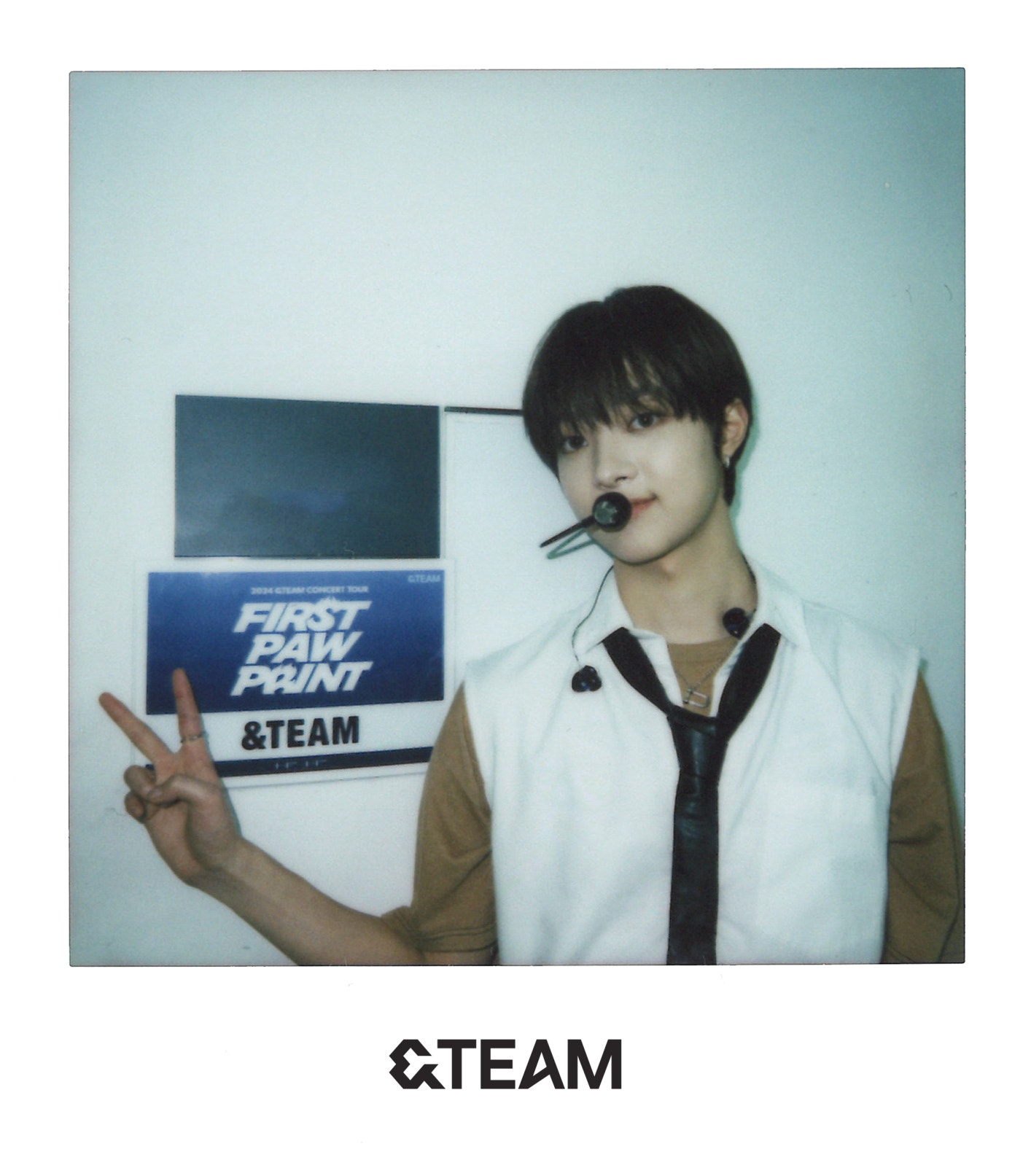 &TEAM FIRST PAW PRINT-Polaroid