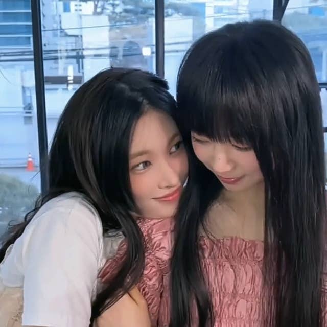 ILLIT Community Posts - Moka just can't resist Yunah's magnetic rizz 🤭 ...