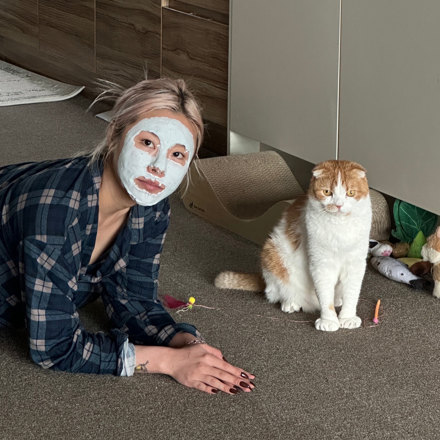 Whee In 커뮤니티 포스트 - 안궁금했겠지만 정면은 이래 꼬모가 나... - 휘인 Whee In 커뮤니티 포스트 - 안궁금했겠지만 정면은 이래꼬모가 나 