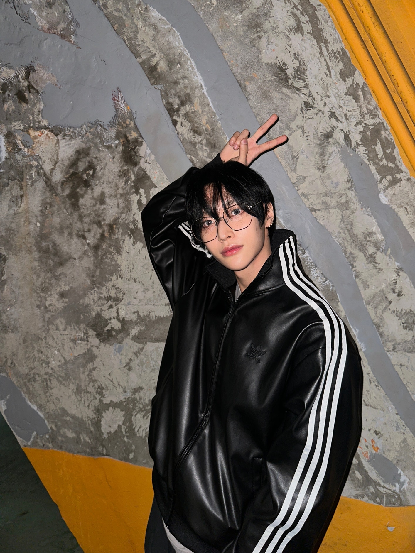 RIIZE Community Post - 元彬你好帅🧡