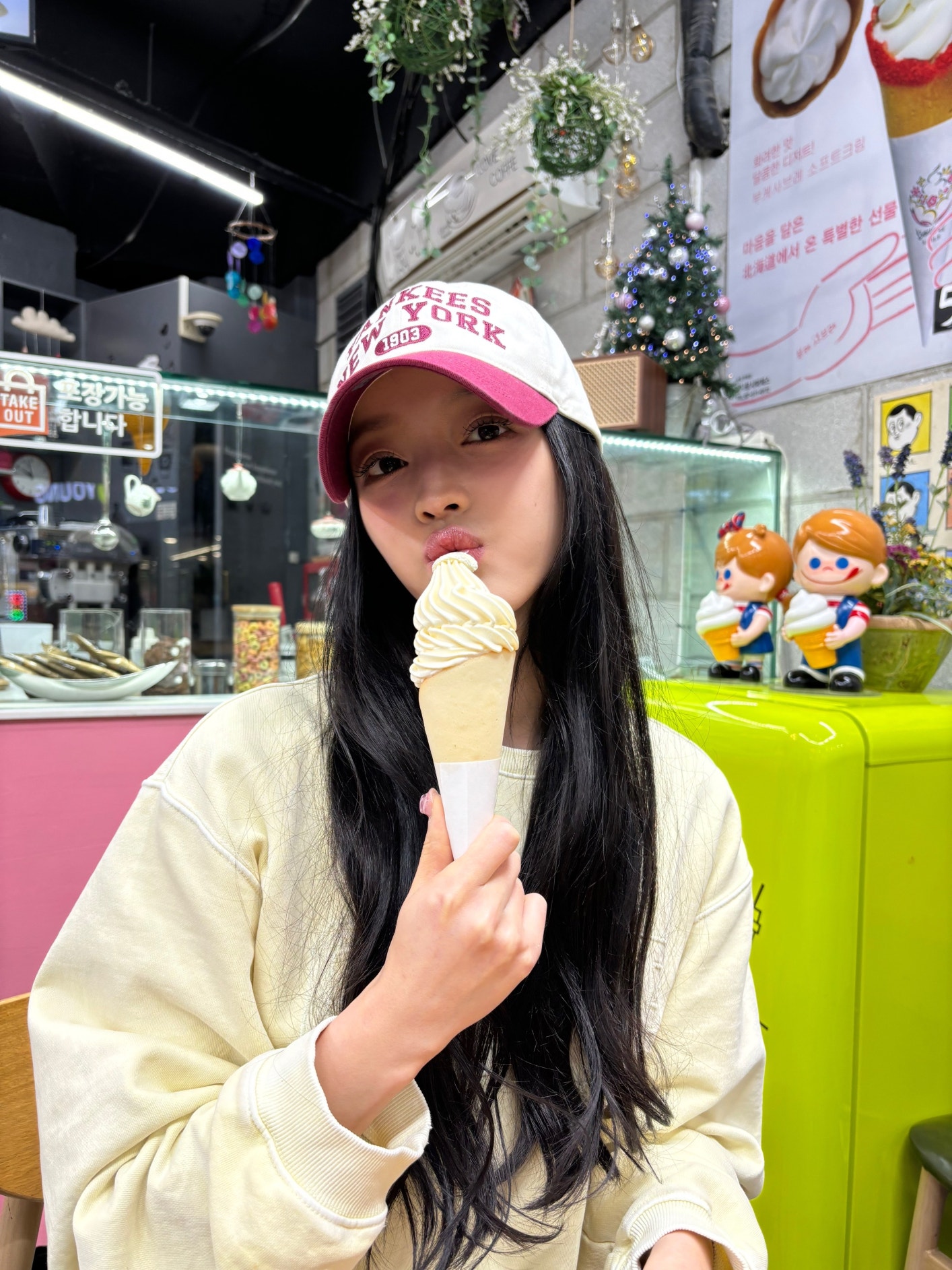 달링도 아~ 해요☺️😚 진짜 달콤핑이자나🧚🏻♀️ - 유아 OH MY GIRL 커뮤니티 포스트 - 아이스크림🍦🤍달링도 아~ 해